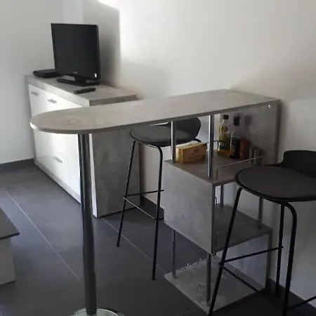 Dans Résidence Neuve Et Calme