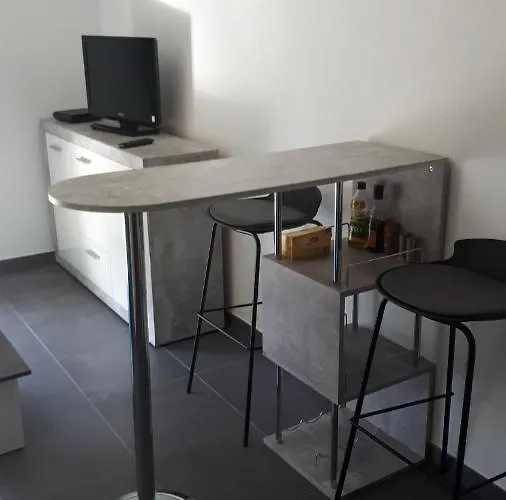Dans Résidence Neuve Et Calme